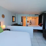 Castle 1221 Large Studio With Free Parking, Pool, Tennis, Beach Access, Tiki Bar...