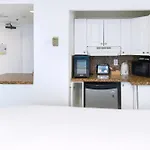 Seastays-Beachfront Apartments