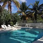 Beachfront Suites By Yourent Vacations