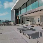 Arkup - Stay At A Luxury Overwater Villa In South Beach