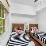 927 Jefferson Suites