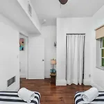 927 Jefferson Suites