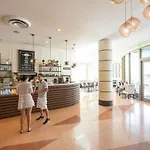 Shelborne Apartment