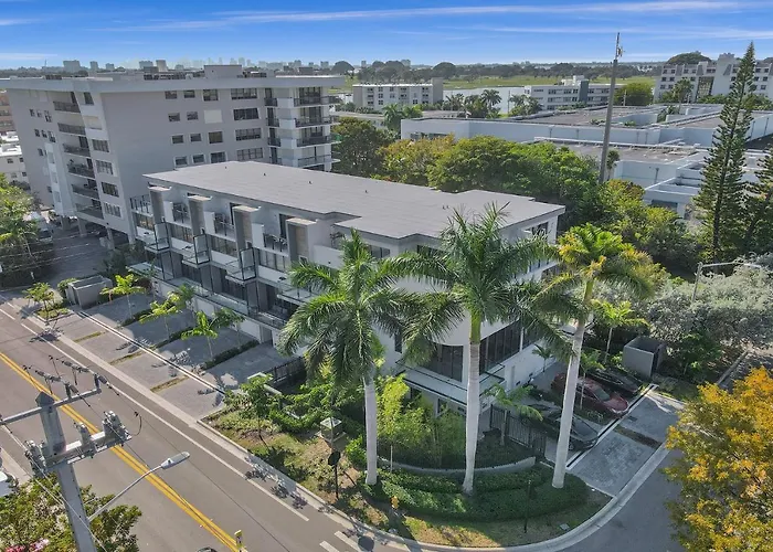 Up East Townhomes By Nomada Residences