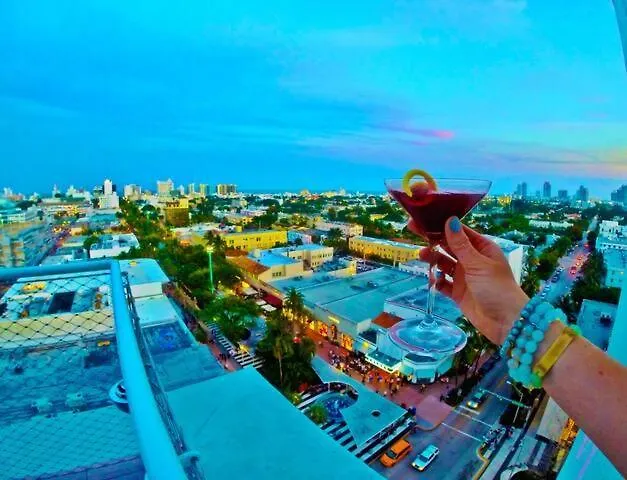 2Bedroom 2Bath Loft Exclusive Rooftop&Jacuzzi,1Block From Beach