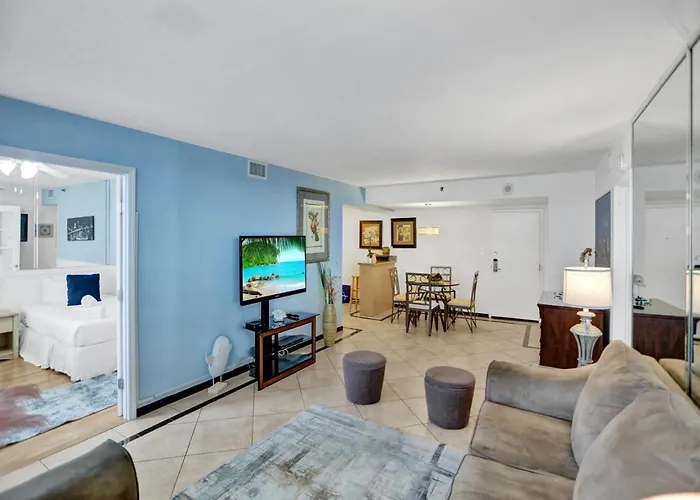 Cozy Ocean View Condo Beach Service 610
