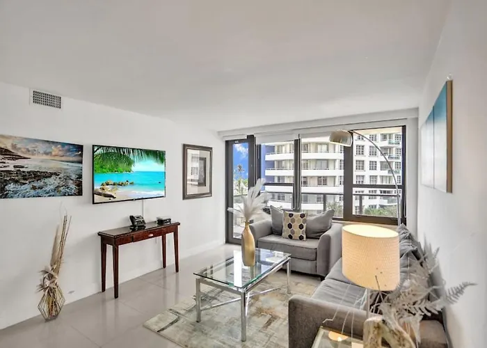Spacious Ocean View Condo Beach Service 509