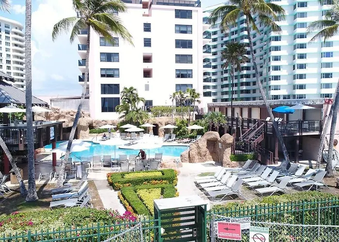 2 Bedroom Apartment W Balcony & Ocean View @ The Beach 154