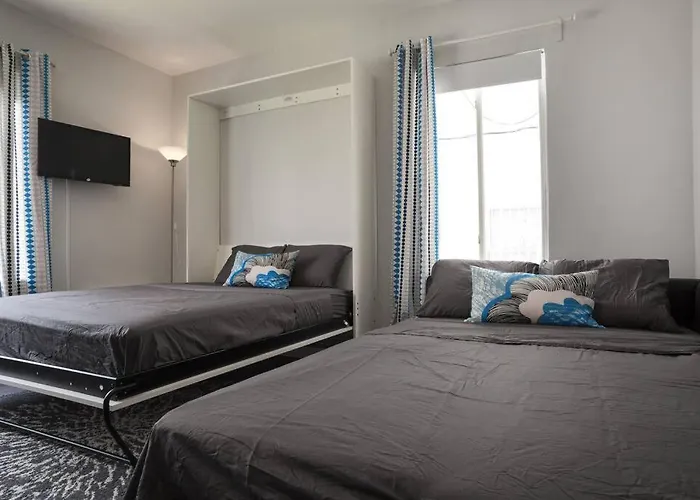 Miami Beach Getaway 100 Yards From Beach