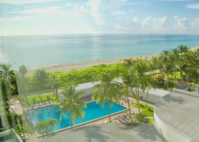 Directly On The Beach With Pool & Ocean View