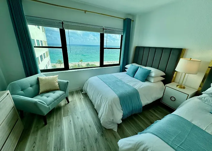 Directly On The Beach With Pool & Ocean View