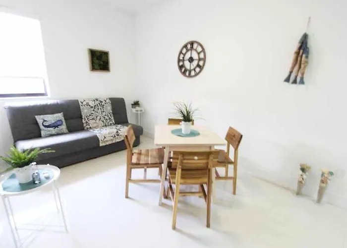 Cozy Apartment Steps From The Beach