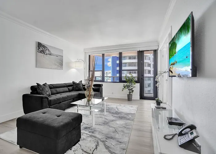 Ocean View Spacious Condo Beach Service 907