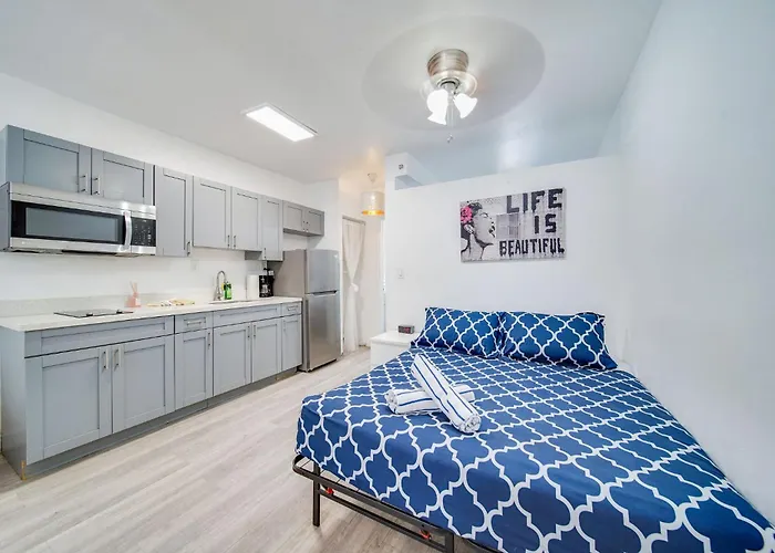 Beachy 1 B/R, W/2 Queen Beds, On Ocean Drive Beach