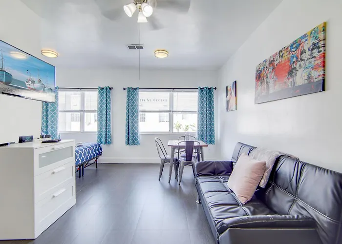 Chic Large Studio Apt Near Ocean Drive South Beach