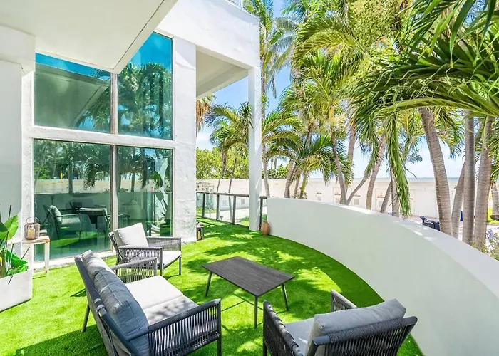 Ventur Loft 2-Story Beachfront With Ocean Views