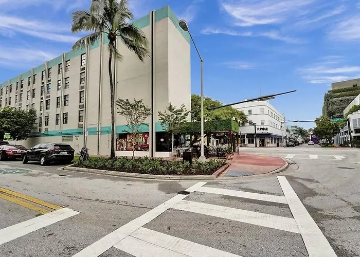Miami Beach Vacation Home, Nightlife, Dining