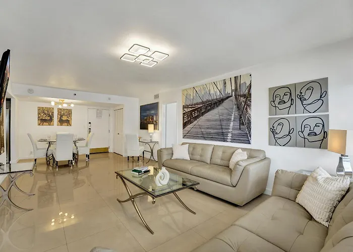 Cozy Ocean View Condo Beach Service 617