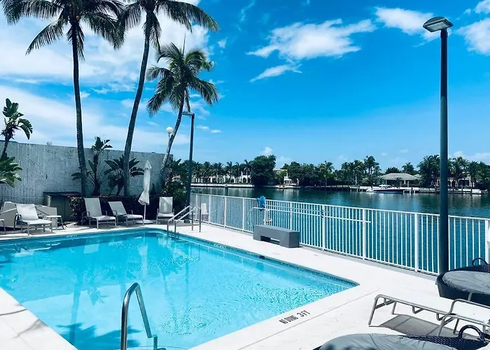 1Br 2Ba Beach Condo Parking Wifi