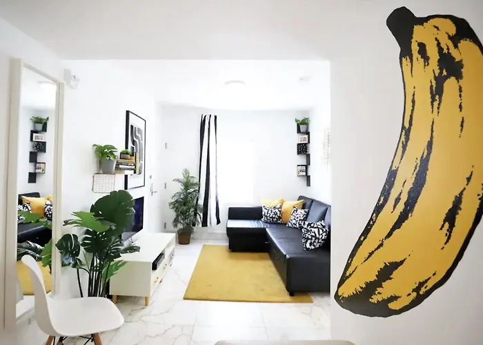 South Beach 2 Bedroom Family & Pet Friendly Apartment With Balcony & Free Parking