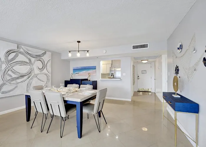 Breathtaking 2 Bedroom Condo W Beach Service 919