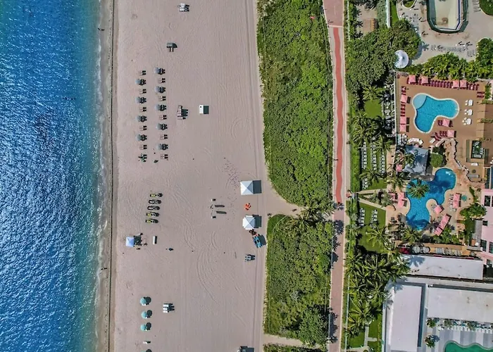 Cozy Ocean View Condo Beach Service 610
