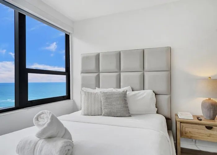 Beautiful Oceanside Retreat With Beach Service 1606