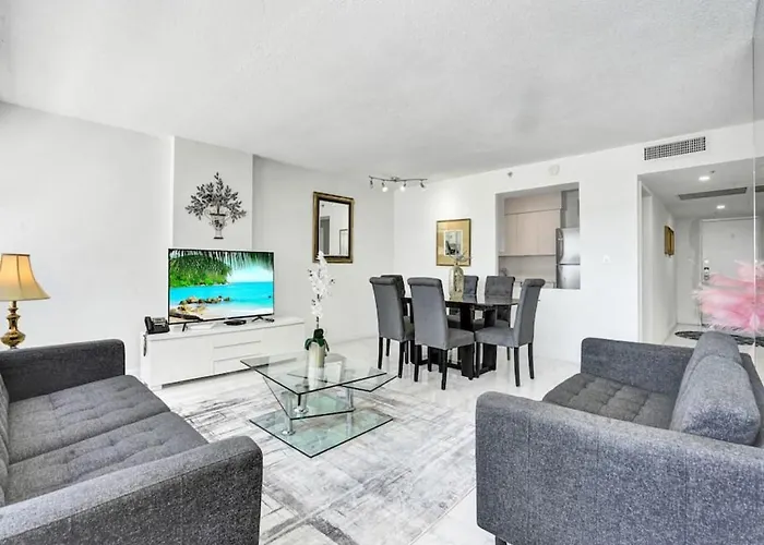 Stunning 2-Bedroom Condo With Exclusive Beach Amenities, Pool And Gym 704
