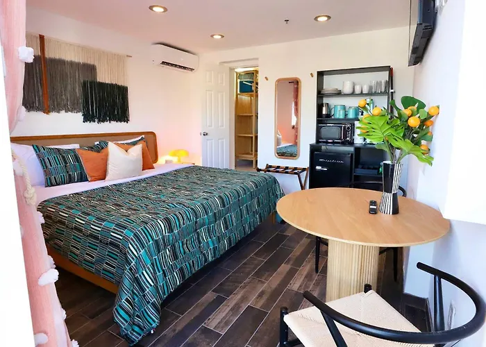 Ocean Drive Rooftop Suite With Ocean Views & Terrace