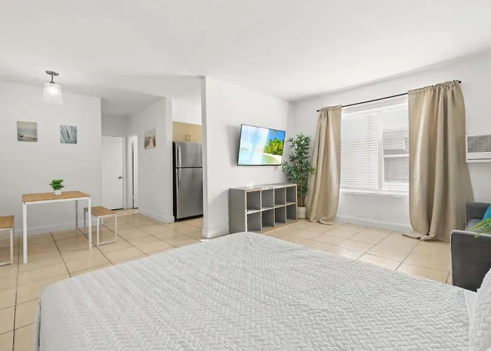 Beachside Apt Miami 4 Guests
