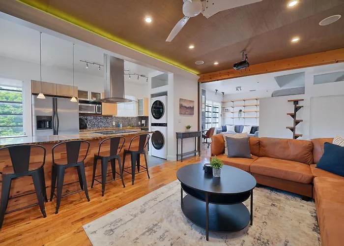 Big Beautiful South Beach Loft Sleeps 8 Near Ocean