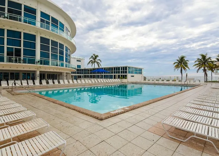 Castle Beach Suites By Vacation Media