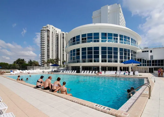 Castle Beach: Coral Condo