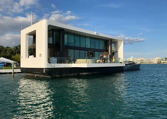Arkup - Stay At A Luxury Overwater Villa In South Beach