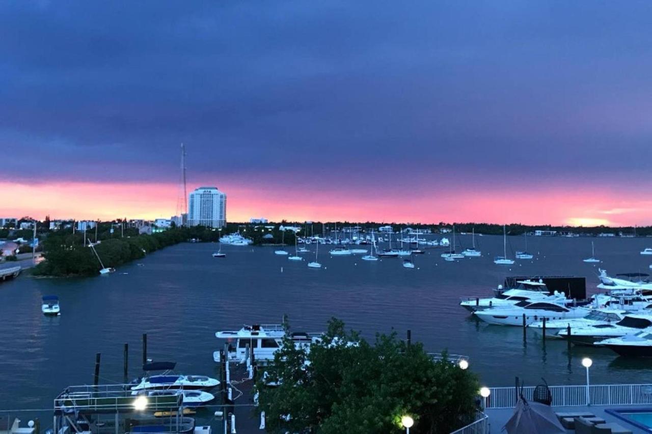 Top Floor Breathtaking View Of Miami Skyline, Pool And Free Parking Miami Beach
