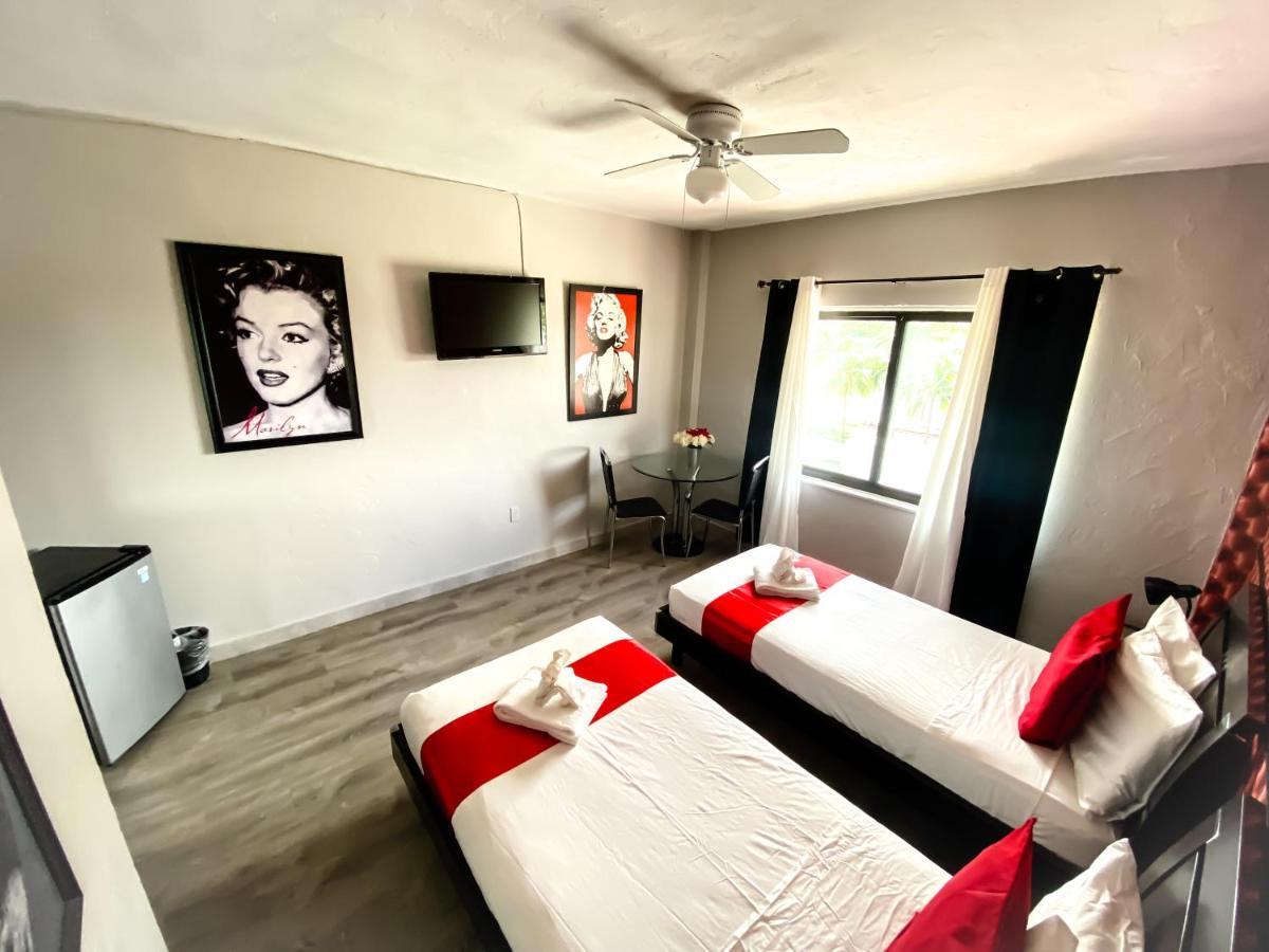 Notebook Miami Hotel 3*