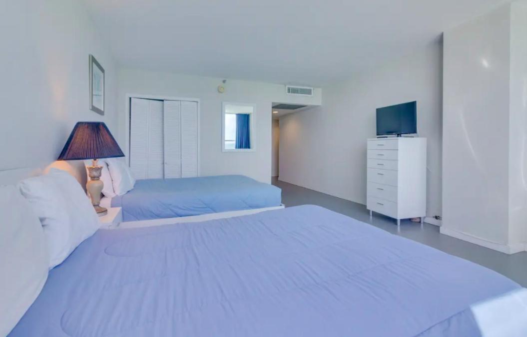 Castle 835 Oceanview On With Pool, Gym, Bars, And Free Parking
