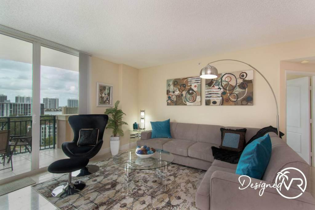 Holiday home Stylish Modern 2bd/2bth Apt. Min To