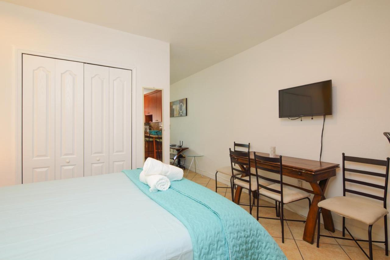 Apartment Amazing Location - Ocean Drive & Beach Front *
