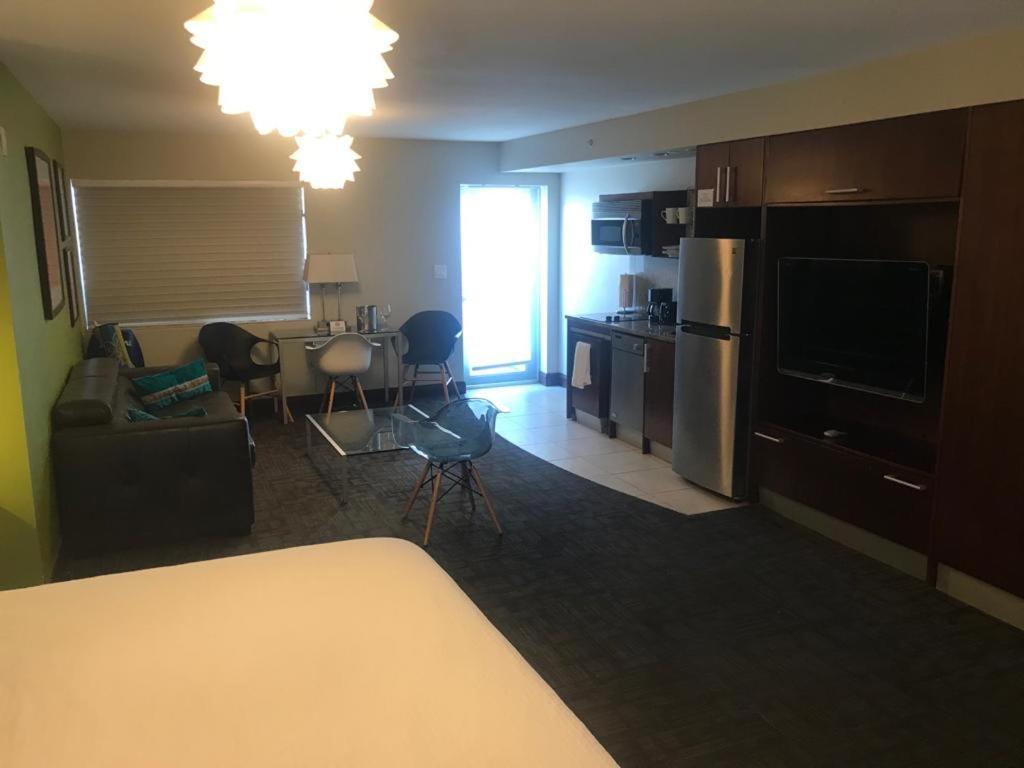 Ocean Drive Front Apartment *