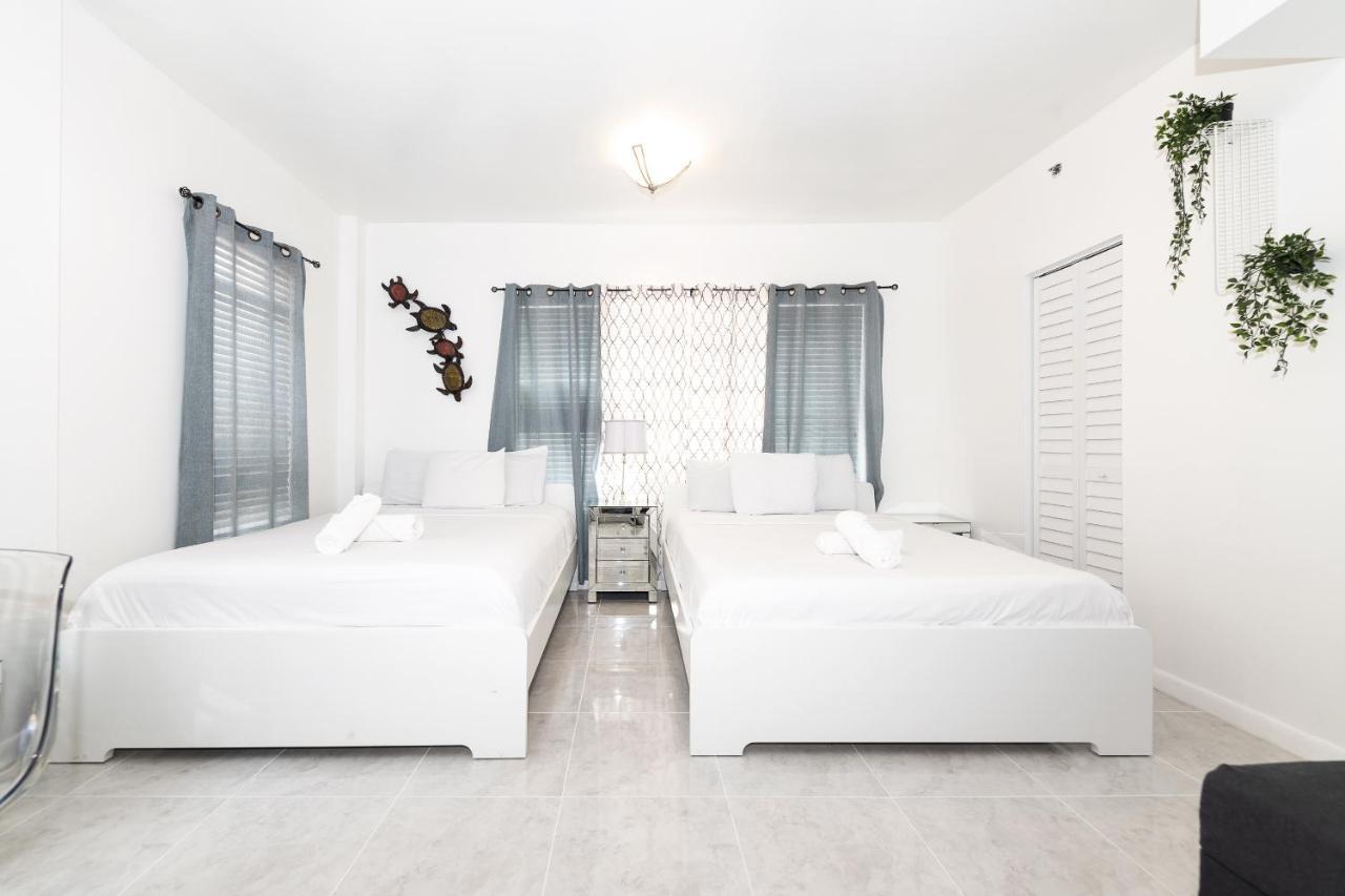 On Ocean Drive Apartment *