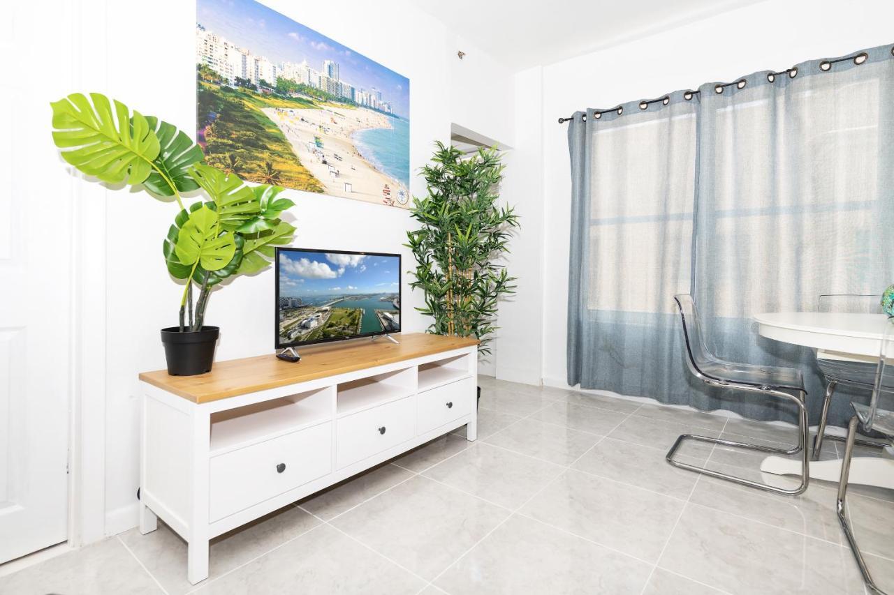 On Ocean Drive Apartment *