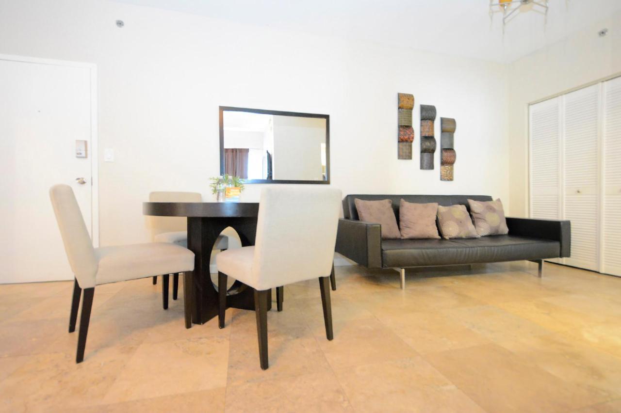 On Ocean Drive Apartment Miami Beach