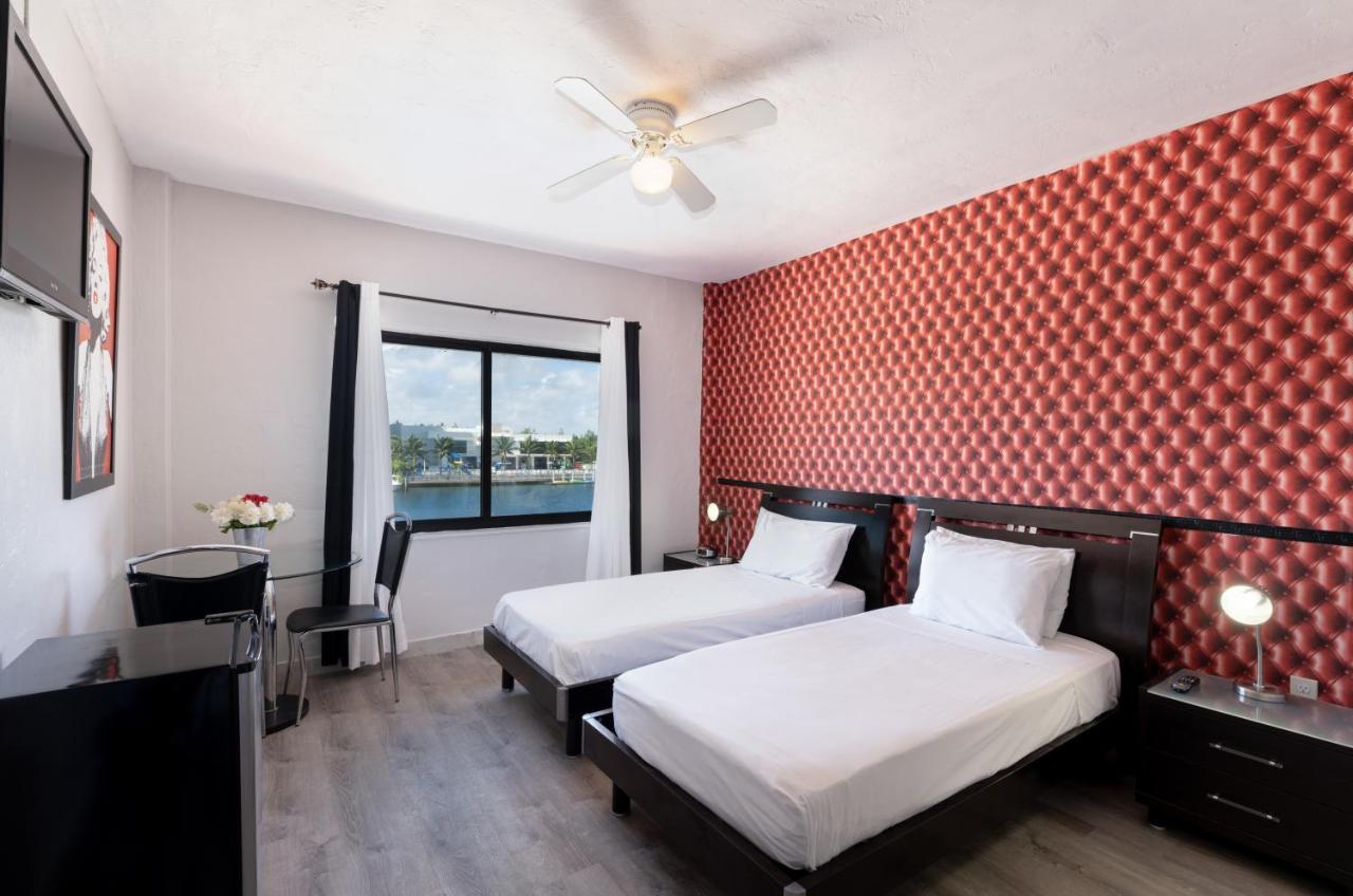 Notebook Miami Hotel 3*