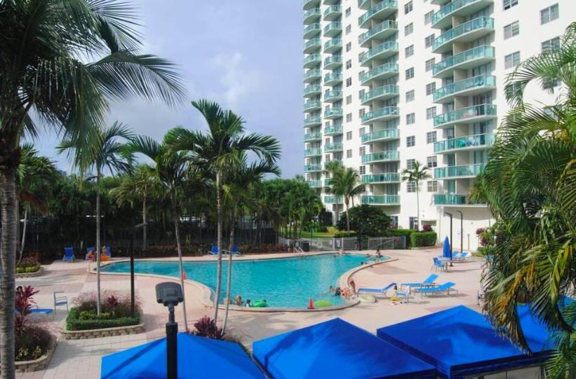 Ocean Reserve Collins Avenue * Miami Beach