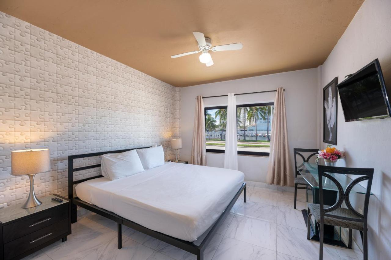 Notebook Miami Hotel 3*