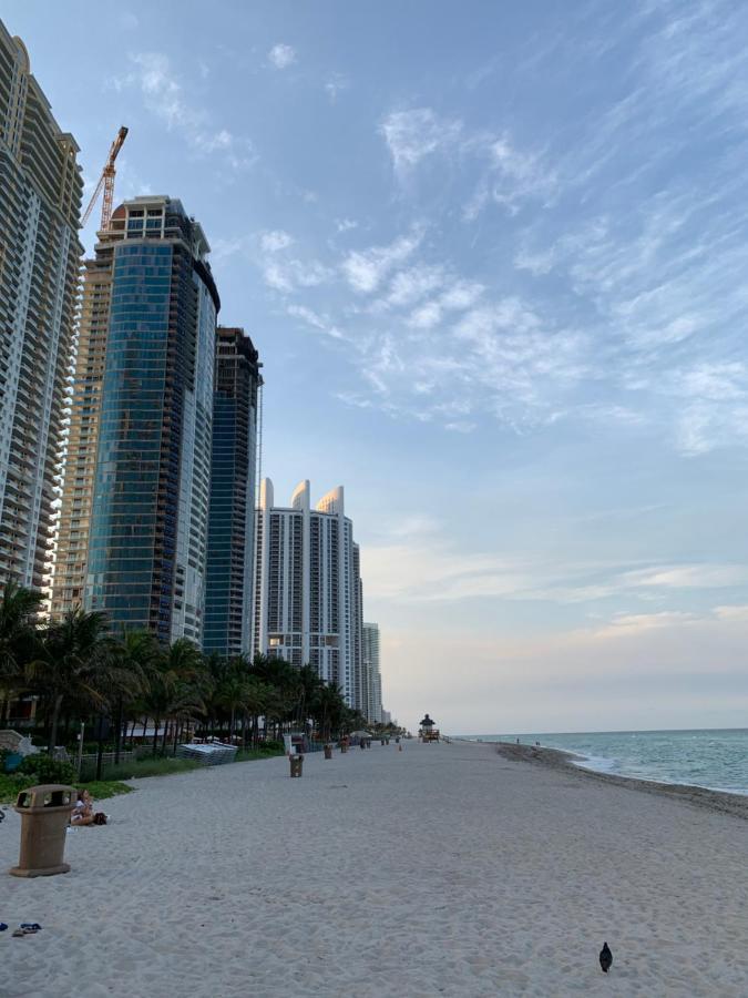 Apartment Walk To The At Sunny Isles *