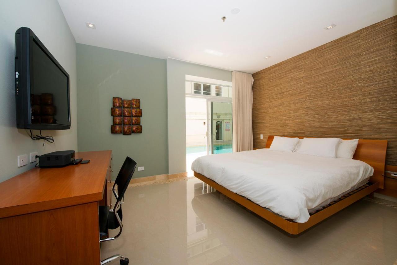 Aparthotel Cento Collins By Mercury South 2*