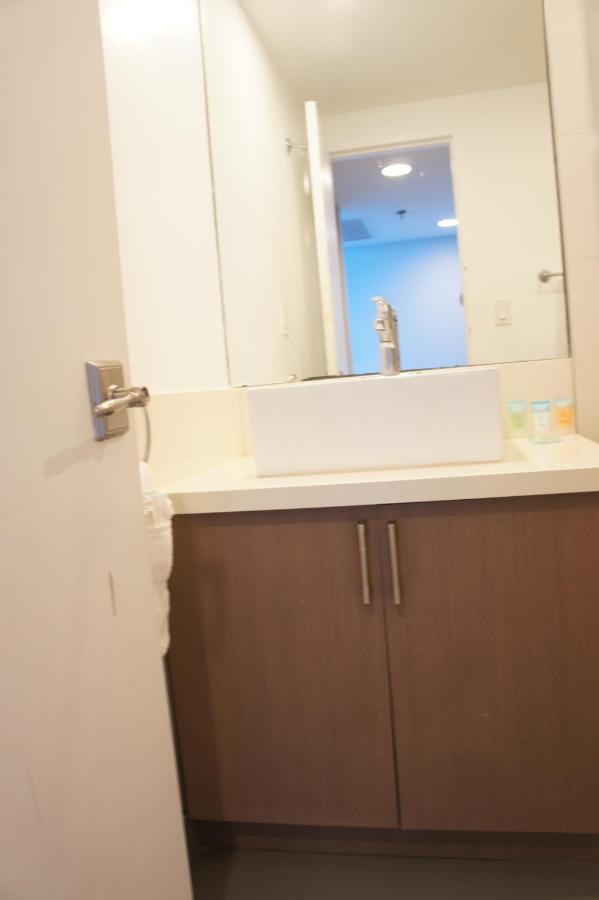 Castle 835 Oceanview On With Pool, Gym, Bars, And Free Parking Holiday home Miami Beach