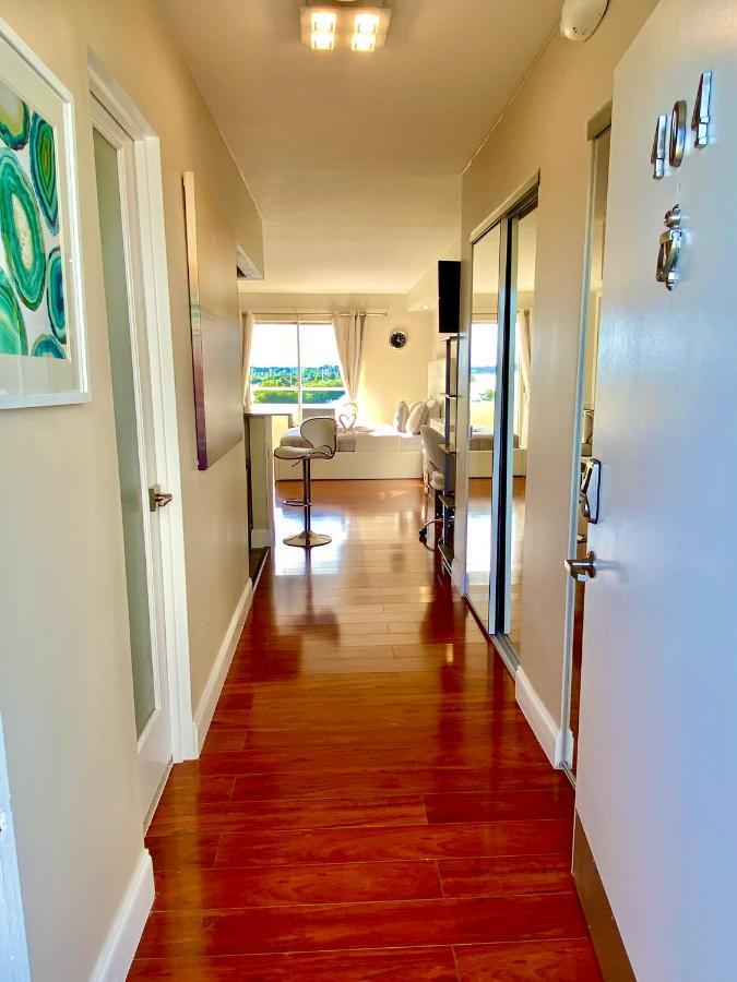 Modern Waterfront With Miami Skyline View, Free Parking 5 Mins Drive To Miami Apartment